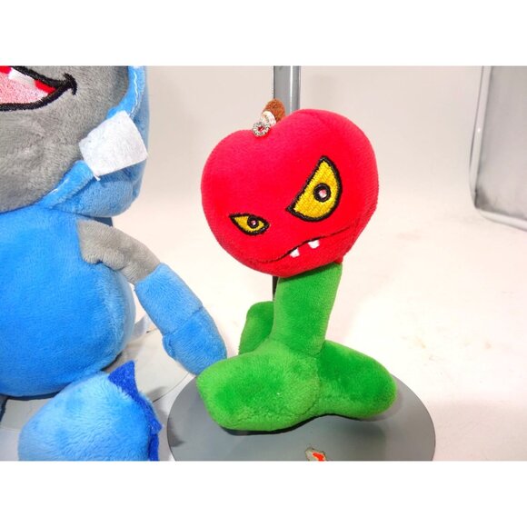 Plants Vs Zombies Blue Buckethead Zombie & Angry Red Apple Plush Set - Picture 2 of 8